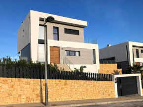 Spacious villa with private pool in Finestrat